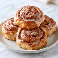 Cinnamon Rolls with Heavy Cream